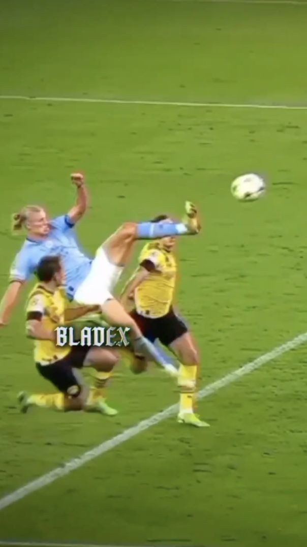 BEST FLYING GOAL OF ALL TIME 👏👀  #football #shorts #viralvideo